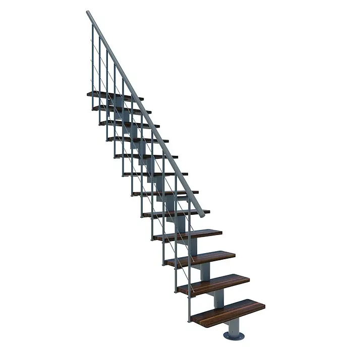 Minka Mittelholmtreppe Comfort Top - Breite: 80 cm, Grau, Farbe Stufen: Buche Walnuss gebeizt, Geschosshöhe: 312 cm - Eine moderne Treppe mit Holzstufen und einem schlanken Metallgeländer vor einem schwarzen Hintergrund.