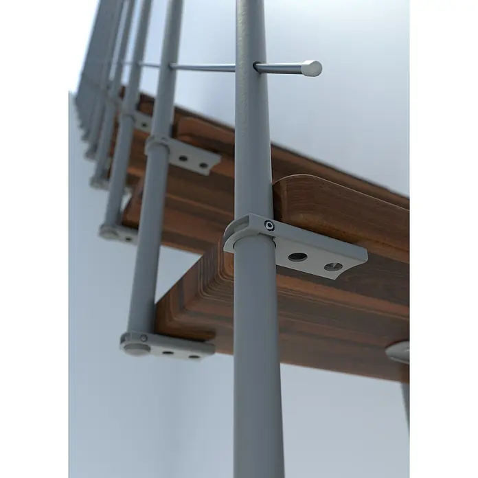 Minka Mittelholmtreppe Comfort Top - Breite: 80 cm, Grau, Farbe Stufen: Buche Walnuss gebeizt, Geschosshöhe: 312 cm - Nahaufnahme einer modernen Treppe mit Holzstufen und grauen Metallgeländern.