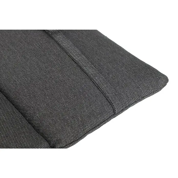 Sunfun Maja Gartenmöbel-Auflage - Passend für: Sunfun Maja Garten-Positionssessel, Olefin, Night-Grey - Detailaufnahme eines grauen Stuhlkissens mit Textilstruktur und sauberer Naht, ideal für komfortables Sitzen und stilvolles Design.