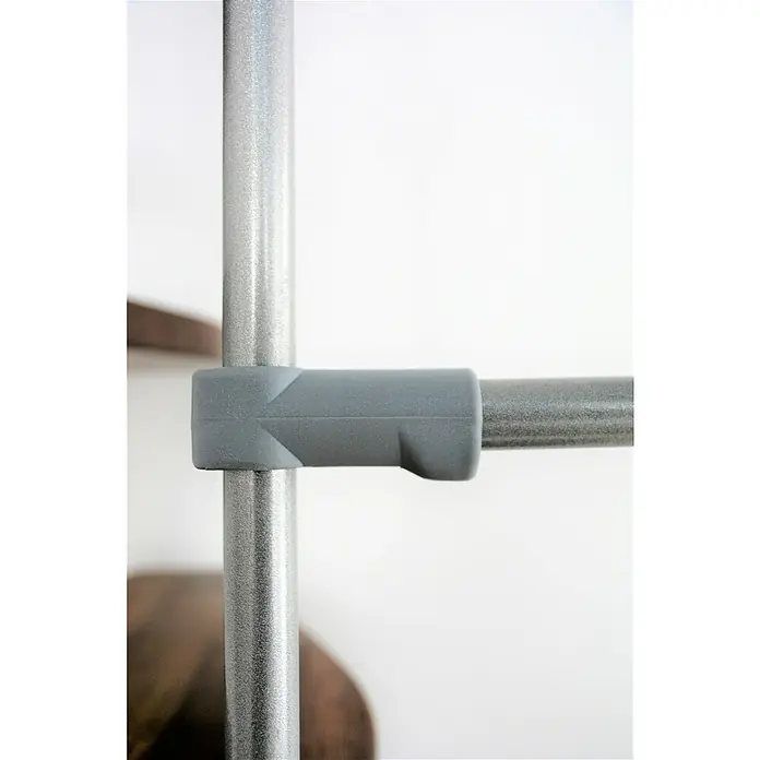 Minka Raumspartreppe Monaco - Breite: 60 cm, Grau, Farbe Stufen: Buche Walnuss gebeizt, Geschosshöhe: 294 cm - Nahaufnahme einer grauen Kunststoffverbindung, die zwei silberne Metallrohre eines Regals oder Gestells verbindet.