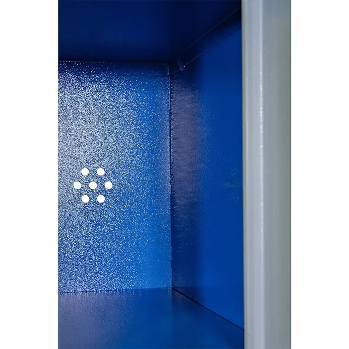 Güde Schließfachschrank - B x H: 260 x 1.920 mm, Anzahl Fächer: 5 Stk. - Innenansicht eines blauen Metallschranks mit Belüftungslöchern und einer stabilen Konstruktion für diverse Aufbewahrungszwecke.