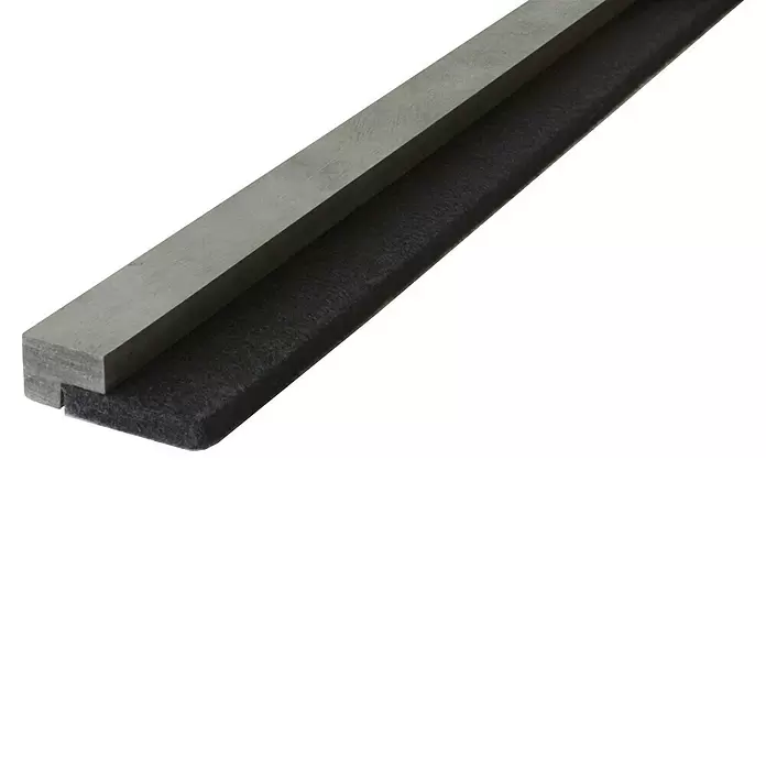 FN Neuhofer Abschlussleiste Acustico - Beton, 2.750 x 52,5 x 18 mm - Graue Leiste mit schwarzer Filz-Bürstendichtung darunter, zum Abdichten von Spalten.