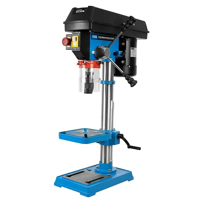 Güde Tischbohrmaschine GTB 16/605 - 600 W, Leerlaufdrehzahl: 600 U/min - 2.700 U/min, Spannweite Bohrfutter: 1 mm - 16 mm - Tischbohrmaschine: Eine blaue und schwarze Tischbohrmaschine für präzise Bohrarbeiten in Werkstätten und Heimwerkerprojekten.