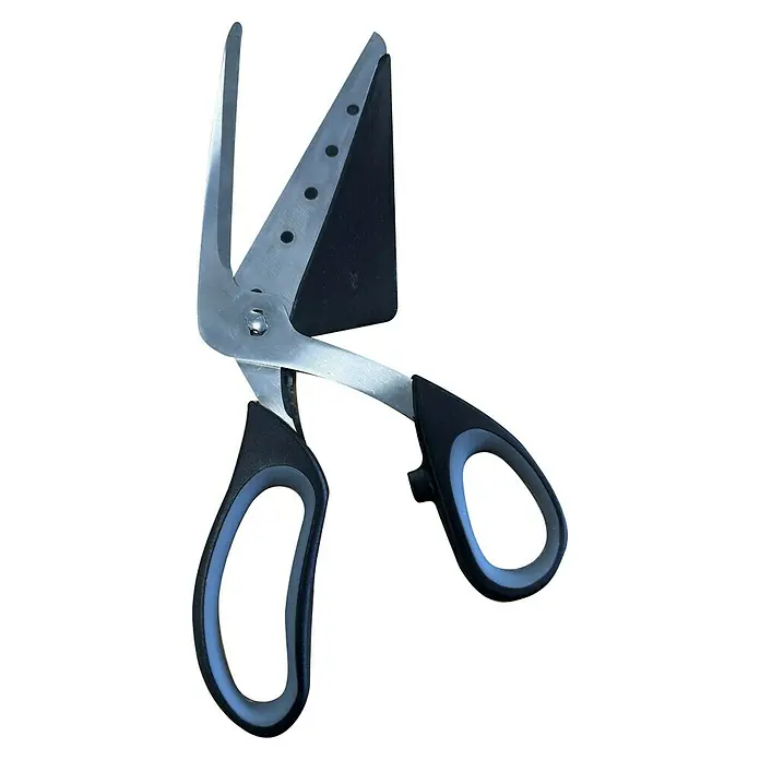 Buschbeck Pizzaschneider Pizza Set 4 TLG. - Schwarz, Edelstahl, Pizzofen Zubehör - Nahaufnahme einer Salatschere mit Edelstahlklingen und schwarzen Griffen, ideal zum einfachen Schneiden von Salat.