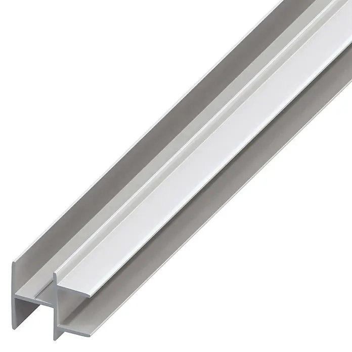 T-Profil - 1.000 x 15,9 x 28 mm, Aluminium, Silber - Nahaufnahme eines weißen H-Profils, das in einem leichten Winkel präsentiert wird und seine robuste Konstruktion für vielfältige Anwendungen zeigt.