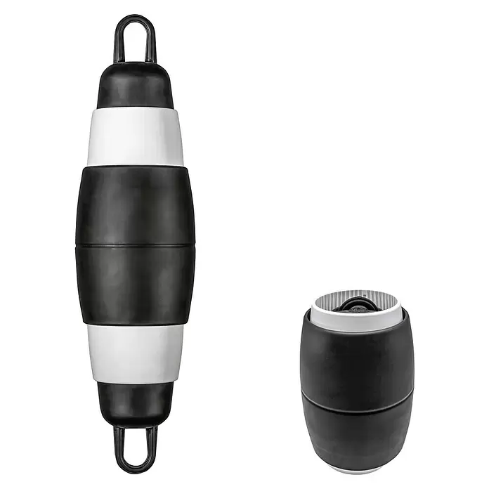Multifender POP Zebra - Durchmesser: 16,5 cm, Verstellbar: 25 cm - 62 cm, Schwarz/Weiß - Zwei schwarz-weiße Bootsfender, ein hoher und ein kompakter, mit geripptem Design und Aufhängeschlaufen.