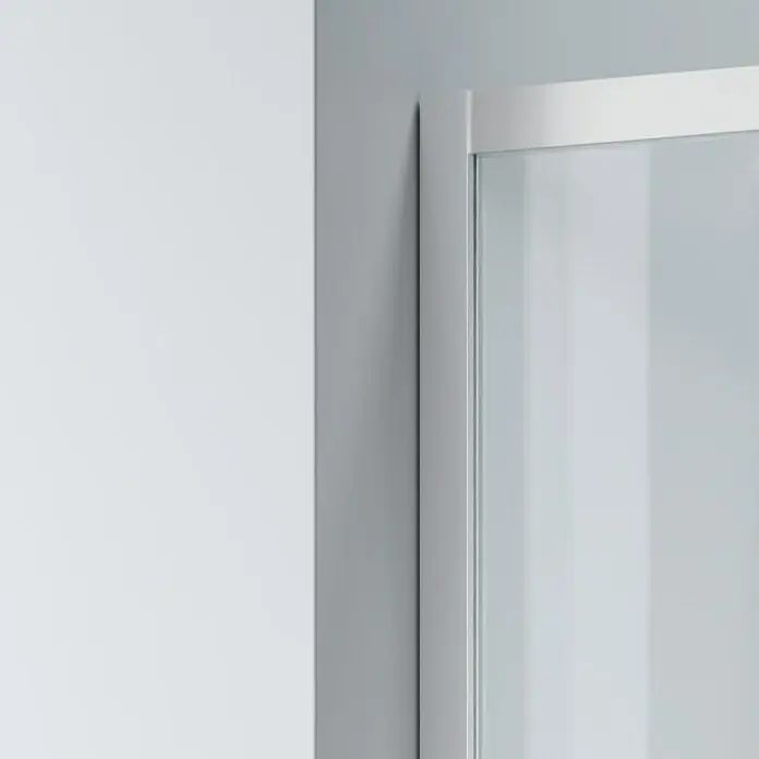 Camargue Eckdusche Tampere - 90 x 90 x 195 cm, Unbeschichtet, Silberglanz, Glasstärke: 6 mm - Detailaufnahme einer modernen Duschkabine mit klaren Linien und minimalistischem Design, das Eleganz und Funktionalität vereint.