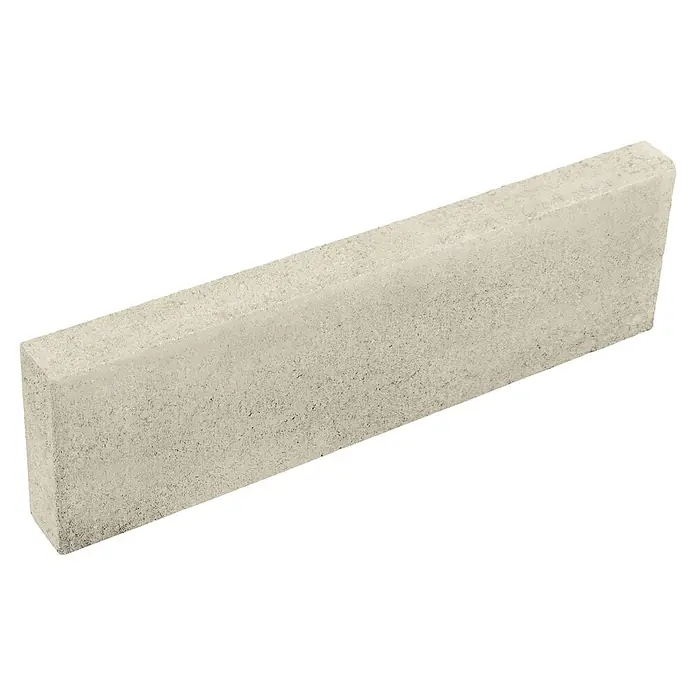 Christoph Rasenkante - 50 x 4,5 x 15 cm, Weiß, Beton - Nahaufnahme eines einzelnen, rechteckigen Bordsteins aus Beton mit rauer, unebener Oberfläche.