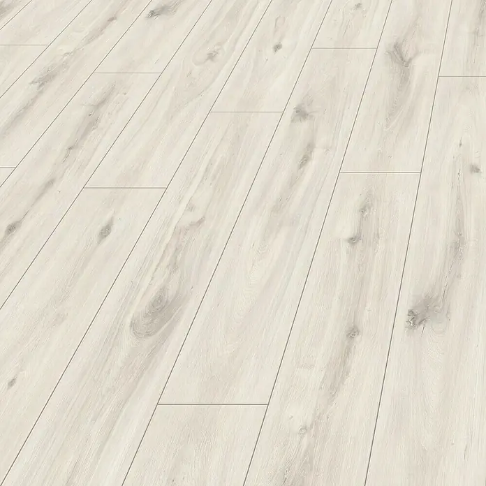 MyStyle MyArt Laminatmuster Misty Plains Oak - 200 x 195 x 12 mm, Landhausdiele - Nahaufnahme von hellem Laminatboden mit Holzmaserung. Das Laminat sorgt für ein modernes und helles Ambiente in jedem Raum.