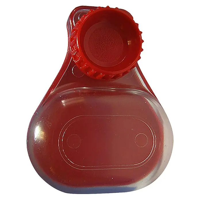 Heizkörperentlüfter - Mit Auffangschale, Weiß - Rote Soßenflasche mit einem transparenten Behälter und rotem Schraubverschluss, ideal für Tisch und Küche.