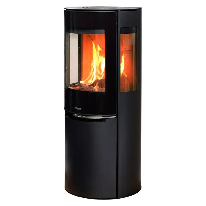 Aduro Kaminofen 9-5 Lux Air - 8 kW, Raumheizvermögen: 350 m³, Material Verkleidung: Stahl, Schwarz - Schwarzer Kaminofen mit Glasfenstern und brennendem Holz für gemütliche Wärme im Raum.