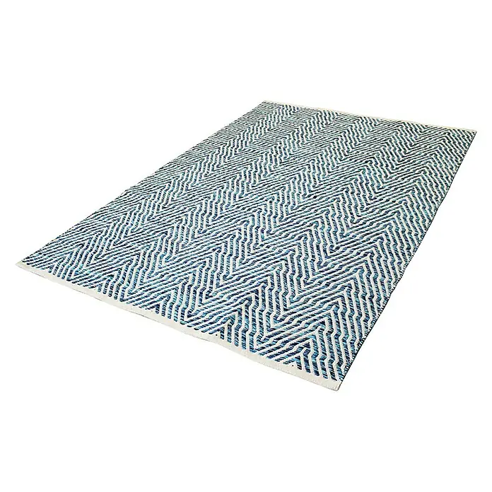 Kayoom Flachgewebeteppich Cocktail 400 - Blau, 230 x 160 cm, 100% Baumwolle - Dieser Teppich verfügt über ein Fischgrätenmuster mit einer Mischung aus blauen und weißen Farben und einem weißen Rand.
