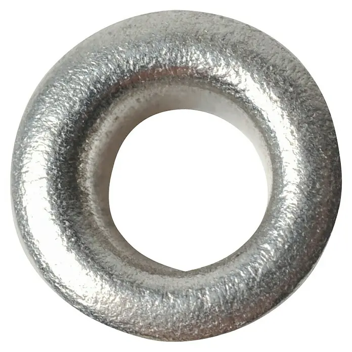 Fiskars Ösen - 50 -tlg. - Nahaufnahme eines silbernen Rings, der eine robuste Metallstruktur und eine kreisförmige Form aufweist, ideal für verschiedene Anwendungen.