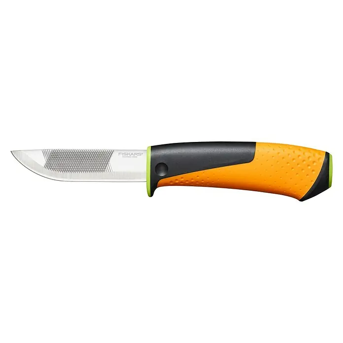 Fiskars Profimesser - Klingenlänge: 90 mm - Nahaufnahme eines Fiskars Holzmesser mit orange-schwarzem Griff und scharfer Klinge, ideal für Holzbearbeitung.