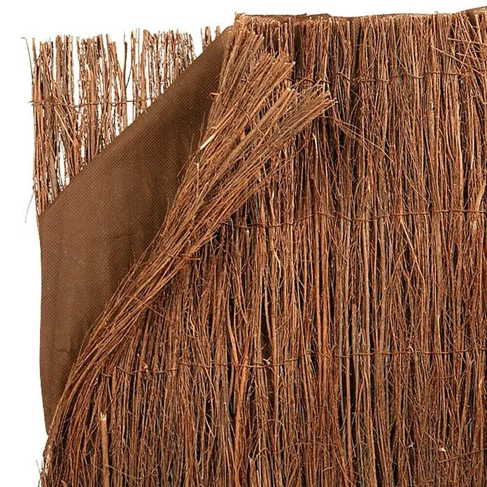 Brezo Triobruc - 3 x 1,5 m, Marrón - Una mirada a una estera natural decorativa con respaldo de tela marrón, perfecta para agregar privacidad natural a jardines y balcones.