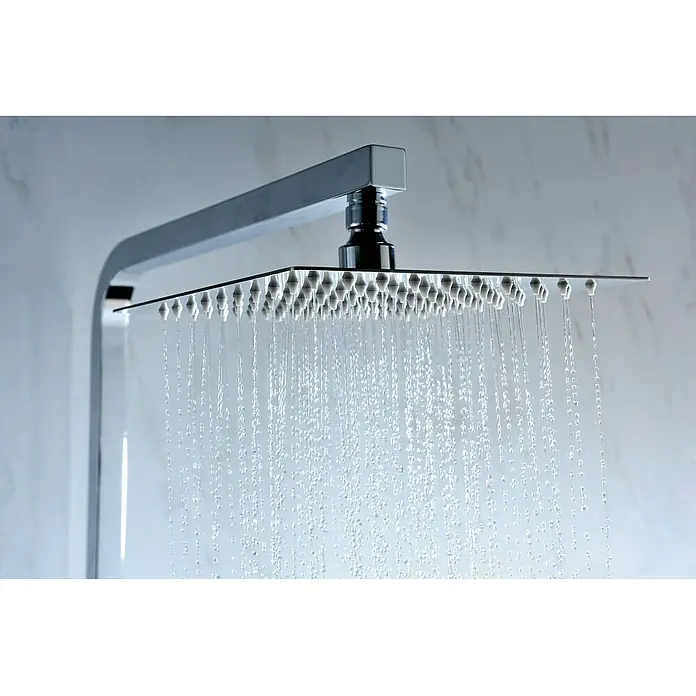 Imex Valencia Sistema de ducha - Con grifo monomando, Distancia entre orificios: 15 cm, Número de tipos de chorro: 1 ud., Cromo - La imagen muestra un moderno cabezal de ducha cuadrado con agua que cae, prometiendo una experiencia de ducha lujosa. Accesorio de baño de alta calidad.