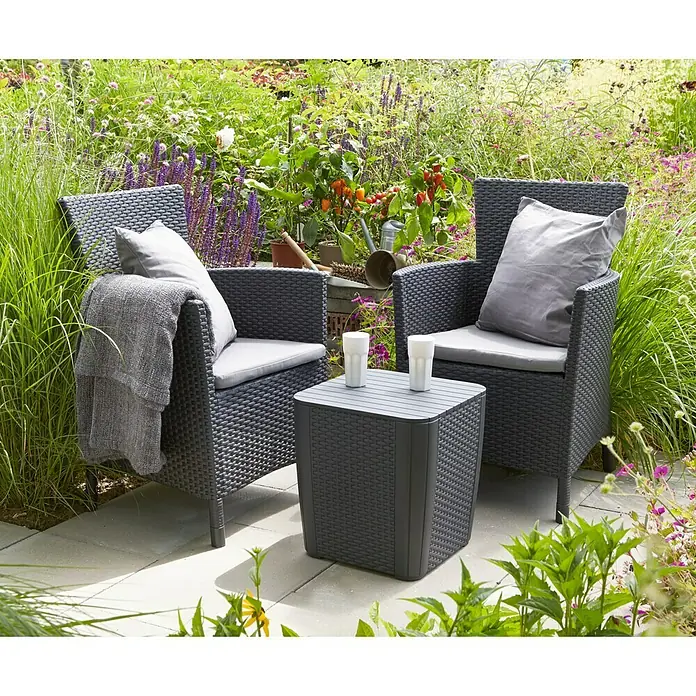 Keter Conjunto de muebles de balcón Iowa - 3 pzs., Antracita - Conjunto de muebles de jardín con dos sillones de ratán grises con cojines y una mesa auxiliar a juego, ideal para momentos de relax.