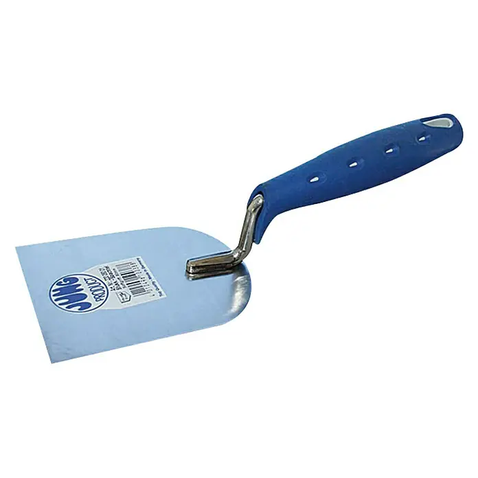 Jung Product Stukkateurspachtel - 80 mm, Qualitätsstahl rostfrei - Nahaufnahme einer rostfreien JUNG-Eckspachtel mit blauem Griff, ideal für präzises Verfugen und Putzarbeiten.