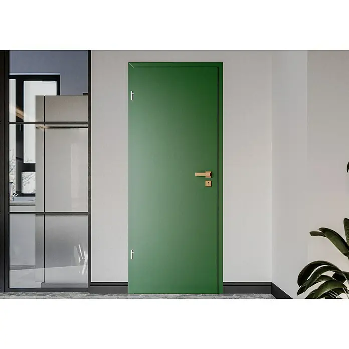 GetaDoor Getalit Türzarge FM8237 - 735 x 1.985 mm, Wandstärke: 125 mm, DIN Anschlag: Links, Edeltanne - Grüne Tür mit goldener Türklinke in einem hellen Raum. Stilvolles Designelement für moderne Innenräume, das Farbe und Eleganz vereint.