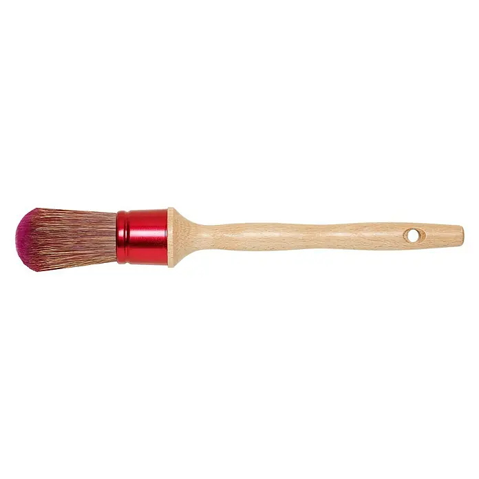 Brocha para albañilería Prensada Nº16 - Anchura cerdas: 54 mm, Tipo de cerdas: Mix de cerdas, Material empuñadura: Madera - Una imagen detallada de un pincel de barniz con mango de madera y porta cerdas rojo, ideal para tareas de barnizado precisas.