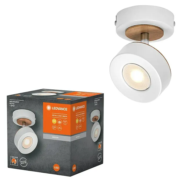 Ledvance LED-Wand- & Deckenstrahler Spot Pluto - 4,8 W, L x B x H: 9 x 12,2 x 9 cm, Weiß, Warmweiß, 1 Stk. - Abbildung eines LEDVANCE Dekor-Spots Pluto mit Holzdetails, sowohl in der Verpackung als auch als freistehendes Produkt.