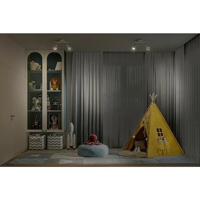 Ledvance Deckenstrahler Spot - 6,8 W, L x B x H: 25,6 x 9 x 15,5 cm, Weiß, GU10, 2 Stk. - Gemütliches Kinderzimmer mit Bücherregal, Spielzeug und einem gelben Tipi-Zelt für fantasievolle Abenteuer.