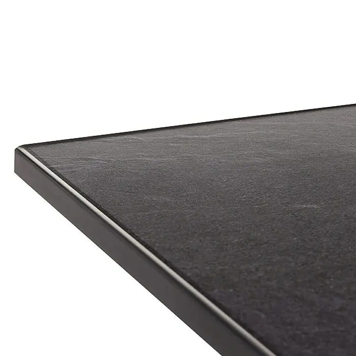 Sieger Boulevard Balkontisch rund - Ø x H: 85 x 73 cm, Stahl, Vivodur, Klappbar, Eisengrau/Anthrazit - Nahaufnahme einer dunklen Tischplatte mit strukturierten Oberfläche und abgerundeten Kanten. Ideal für moderne Innenräume.