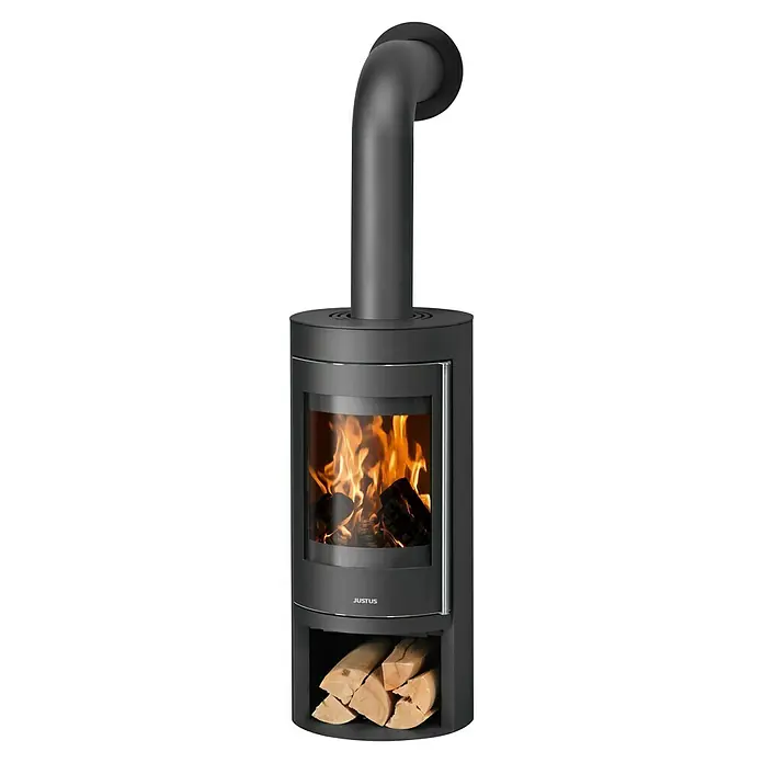 Justus Kaminofen Mino 2.0 - 5,5 kW, Raumheizvermögen: 88 m³, Farbe Verkleidung: Schwarz, Schwarz - Schwarzer Justus Kaminofen mit Glasfenster, brennendem Holz und Holzfach, der Wärme und Gemütlichkeit in jeden Raum bringt.