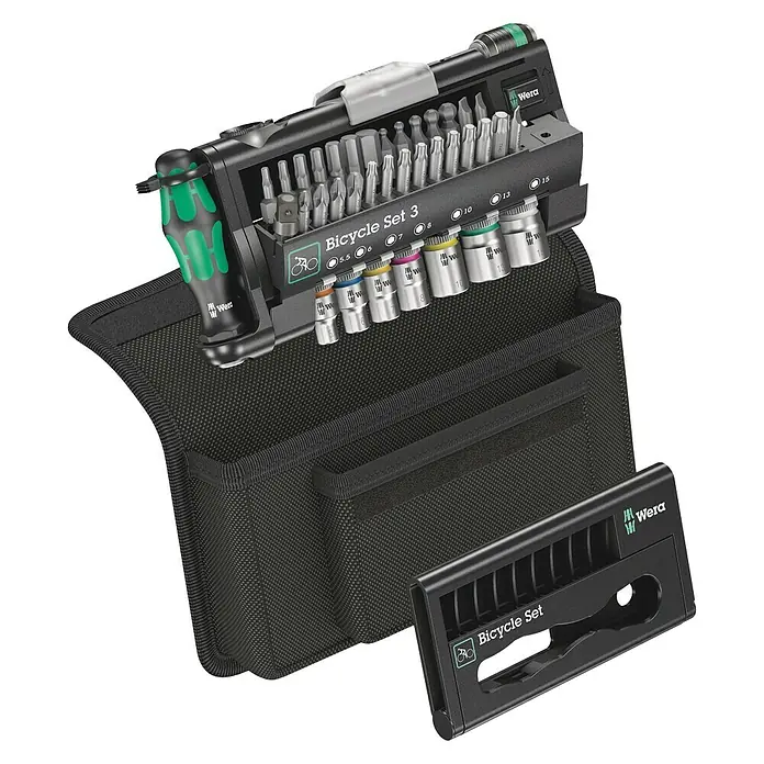 Wera Werkzeug-Set Bicycle Set 3 - 40 -tlg. - Das Wera Bicycle Set 3, ein umfassendes Werkzeugset für Fahrräder, präsentiert sich mit verschiedenen Bits, Nüssen und einem praktischen Halter.