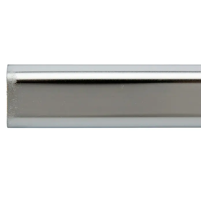 Barra para ropa - L x An x Al: 200 cm x 25 cm x 15 mm, Cromado - Primer plano de un borde cromado brillante, resaltando la forma elegante y el acabado de alta calidad del producto.