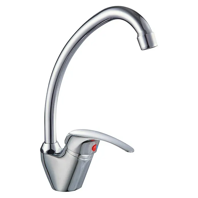 Rousseau Grifo de cocina Curve - Cromo, Resplandeciente - Primer plano de un grifo de cocina cromado brillante con un caño alto y un mango con un acento rojo, aislado sobre blanco.