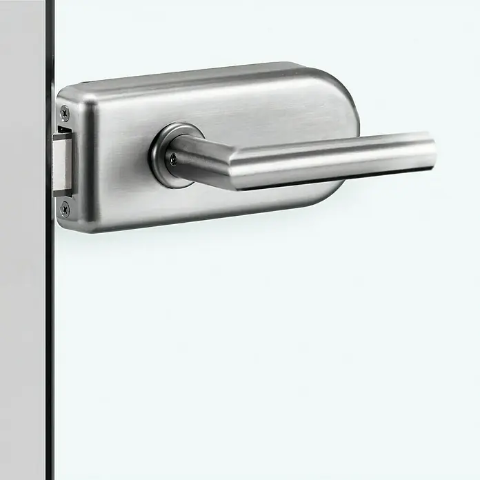 Diamond Doors Glastürbeschlag Sky UV - Edelstahloptik, Bandbohrung/Bänder: Office 3-teilig, Unverschließbar - Nahaufnahme eines modernen Türgriffs aus Edelstahl. Das elegante Design ist ein Blickfang an jeder Tür.