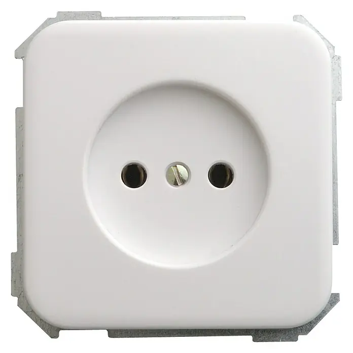 Simon 31 Enchufe - Blanco, 2P, Plástico, Colocar - Primer plano de un enchufe blanco con tres agujeros y un marco metálico, típico de instalaciones europeas.
