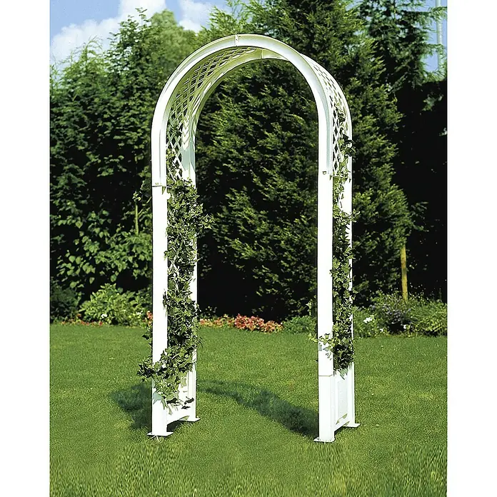 KHW Rosenbogen - Weiß, 100 x 43 x 207 cm - Gartenbogen aus weißem Kunststoff, teilweise mit Efeu bewachsen, auf einem grünen Rasen vor üppigem Grün. Der Bogen bietet einen dekorativen Garteneingang.