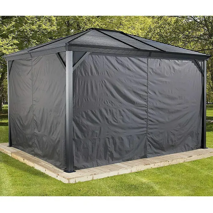 Sojag Pavillon-Seitenwand Ventura - Für Sojag Pavillon Ventura 10x10 - Abgebildeter Pavillon mit schwarzen Vorhängen und dunklem Dach, ideal für Gärten. Perfekt für gemütliche Stunden im Freien.