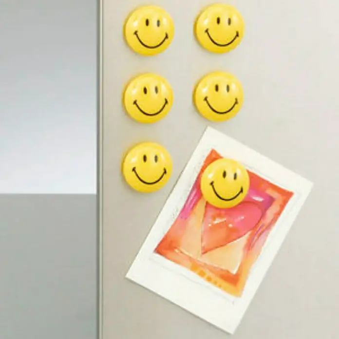 Zeller Present Magnet-Set Smiley - 6 -tlg., Gelb, Durchmesser: 3 cm - Kühlschrank mit gelben Smiley-Magneten, die ein Bild halten. Diese lustigen Magnete bringen gute Laune in jede Küche.