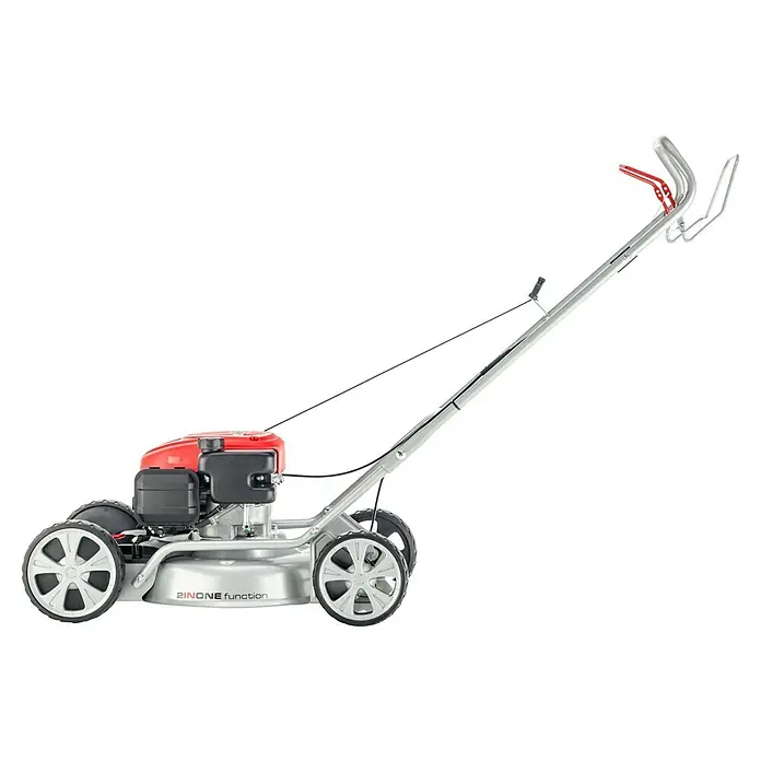 AL-KO Benzin-Rasenmäher Silver 468 SP-A Bio - 139 cm³, Schnittbreite: 46 cm - Ein silberner Rasenmäher mit roten Akzenten ist auf einem schwarzen Hintergrund zu sehen, der die klaren Linien und das moderne Design hervorhebt.