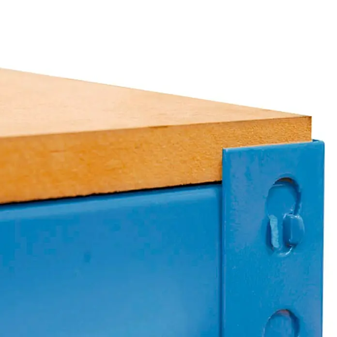 Simonrack Simonwork Werkbank BT2 1200 - Blau/Holz, Breite: 121 cm - Detailaufnahme eines blauen Metallregals mit einer hellbraunen Holzplatte. Das Regal ist stabil und für Lagerzwecke geeignet.