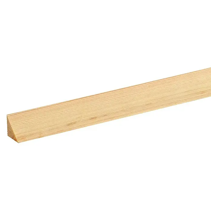 Dreikantleiste - L x B x H: 240 x 1,8 x 1,8 cm, Fichte/Kiefer - Detailaufnahme einer Dreiecksleiste aus hellem Holz, ideal für Heimwerkerprojekte und zur dekorativen Gestaltung von Innenräumen.