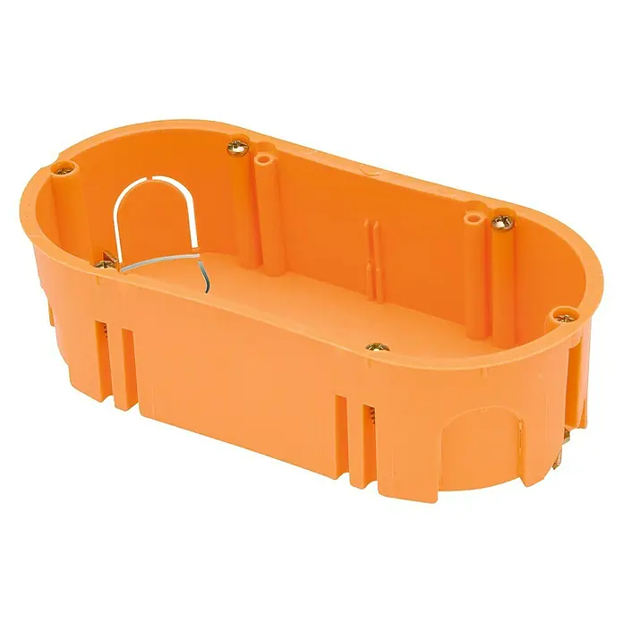 Famatel Caja de empotrar Pladur - 67 x 39 mm, Sin tapa, Naranja, 1 ud., Modelo doble - Primer plano de una sola caja de conexiones empotrada de plástico naranja, con un clip de metal.