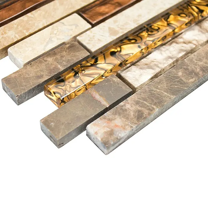 Mosaikfliese Verbund Crystal Mix - 29,8 x 33,8 cm, Beige/Braun, Glänzend - Nahaufnahme von dekorativen Mosaikfliesen mit Stein- und Glaselementen in Braun- und Beigetönen.