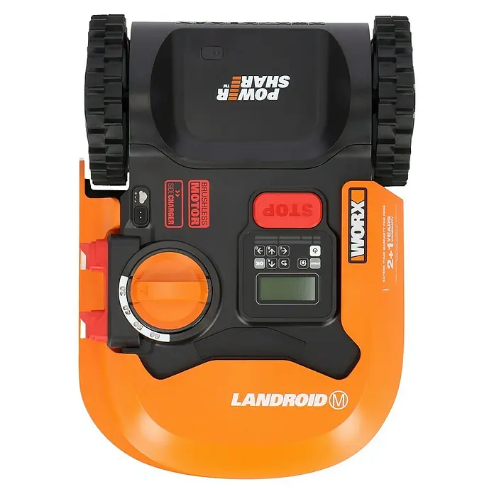 Worx PowerShare 20V Mähroboter Landroid M700 - 700 m², Schnittbreite: 18 cm, Induktionsgestützte Navigation, Begrenzungskabel - Nahaufnahme eines Worx Landroid M Robotermähers mit Bedienelementen und Rädern.