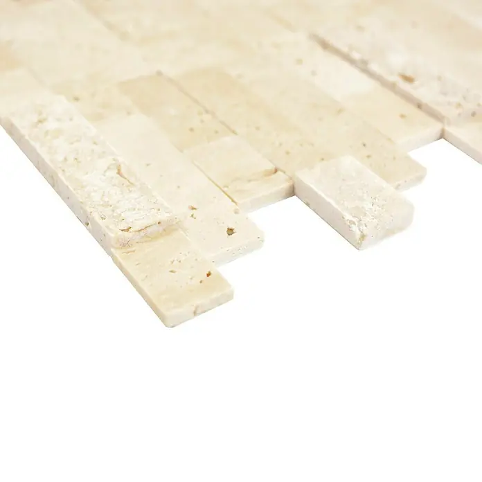Selbstklebemosaik SAM 4NM42 - 30 x 27,5 cm, Beige, Matt - Nahaufnahme von Travertin-Mosaikfliesen in einem warmen Beigeton, ideal für stilvolle Wandverkleidungen und Innenarchitektur.