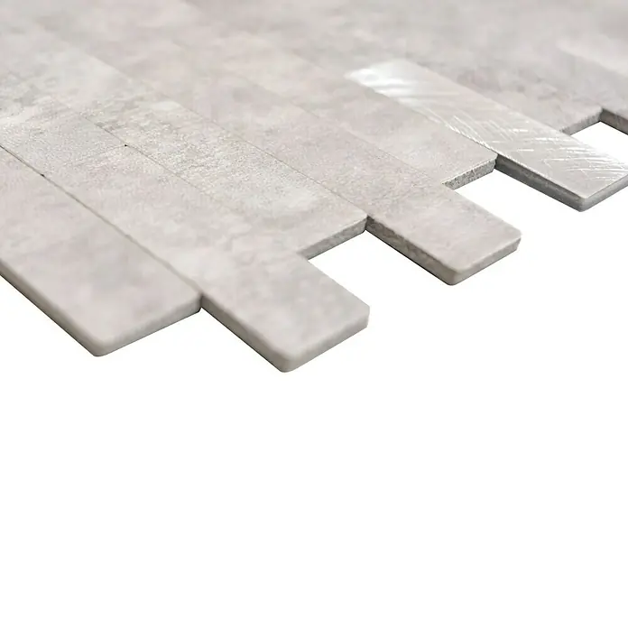 Selbstklebemosaik SAM 4IL24GS - 30 x 29 cm, Grau, Matt - Detailansicht einer stilvollen, grauen Mosaikfliese, ideal für moderne Wand- und Bodengestaltungen. Die Fliese besticht durch ihre feine Textur.