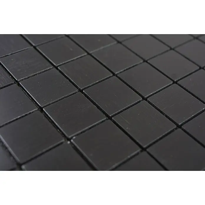Selbstklebemosaik SAM 4AL3B - 29 x 29 cm, Schwarz, Matt - Nahaufnahme von schwarzen Mosaikfliesen, die eine moderne und elegante Oberfläche zeigen. Ideal für stilvolle Innenraumgestaltung.