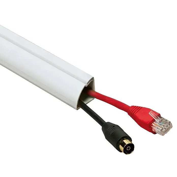 D-Line Kabelkanal Viertelrund - 1 m, 22 x 22 mm, Weiß - Kabelkanal mit rotem Ethernet-Kabel und schwarzem Koaxialkabel. Praktische Lösung für die Kabelorganisation im Haus oder Büro.