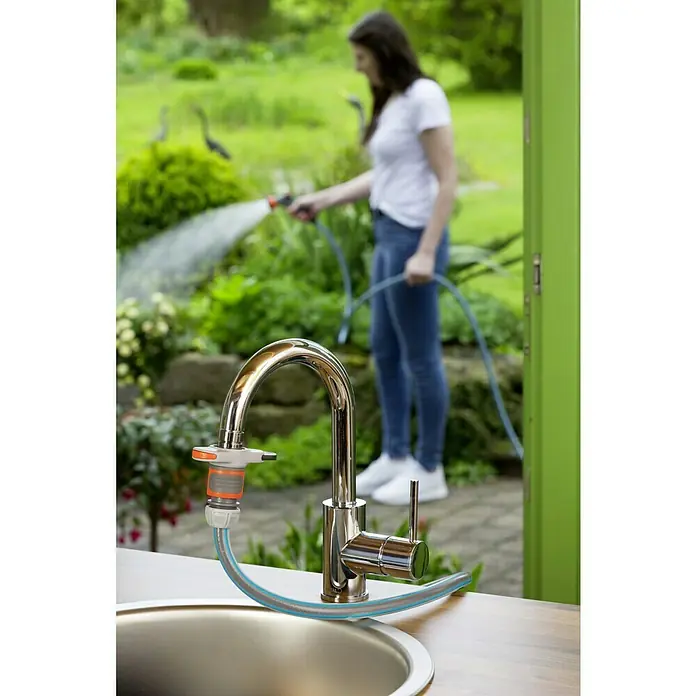 Gardena Hahnstück - Geeignet für: Wasserhähne mit Perlstrahlkopf - Gartenarbeit leicht gemacht: Ein Wasserhahn mit Schlauchanschluss ermöglicht bequemes Gießen im Garten.