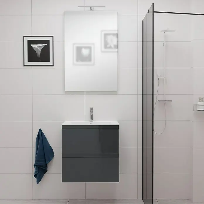 Camargue Espacio Badmöbel-Set E54 - 60 cm, Gama anthrazit glänzend - Ein modernes Badezimmer mit einem grauen Waschtisch mit zwei Schubladen, einem Spiegel und einer Dusche.