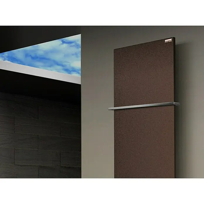 Szagato Designheizkörper Manhattan 3 - B x H: 470 x 1.800 mm, Wärmeleistung bei Vorlauftemperatur von 75 °C (D: 50): 1.118 W, Braun, Mit 1 Handtuchhalter (15 mm) - Brauner Heizkörper mit Handtuchhalter im Badezimmer. Das elegante Design ist ein Blickfang und sorgt für warme Handtücher.