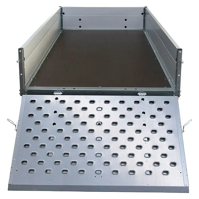 Stema Kippanhänger Rex 21 - Nutzlast: 525 kg, Einachser, Kasteninnenmaß: 210 x 128 x 35 cm, Ausführung: Ungebremst - Hier ist ein hochauflösendes Bild eines Autoanhängers mit Laderampe, ideal zum Transport von Fahrzeugen und Lasten.